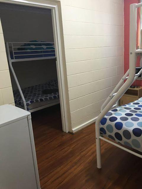 Port Adelaide Backpackers Hostel Kültér fotó